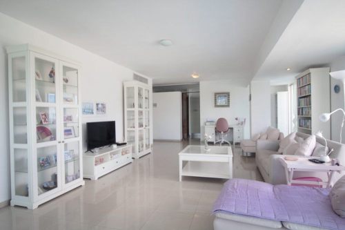 Ocean front apartment available for sale in Avenida George Washington, Malecón.  Santo domingo