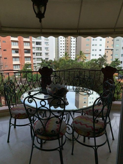 Spacious apartment for sale in Ensanche Serralles, Santo Domingo.   Santo domingo
