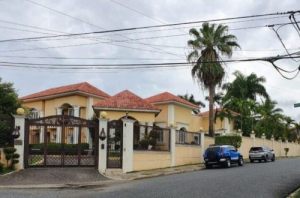 Luxurious house for sale in Altos de Arroyo Hondo II, Santo Domingo.   Santo domingo