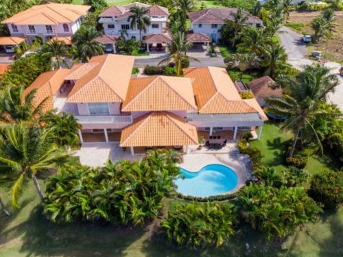 Luxurious Villa for sale furnished in Cocotal Golf Country Club, Bávaro, Punta Cana. 