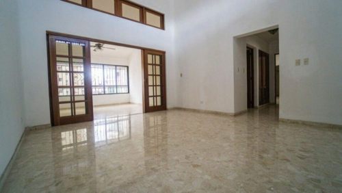 Spacious apartment for sale in Ensanche Naco, Santo Domingo. 