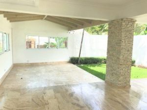Spacious house for sale in Cerro de Arroyo Hondo III, Santo Domingo. ,  Santo domingo